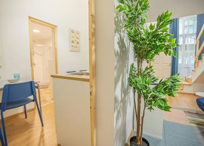 Center Budapest, Akacfa Street